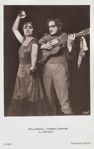Pola Negri and Harry Liedtke in Carmen (1918)