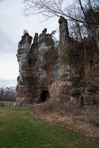 roadtrip unitedstates usa virginia mtsolonva naturalchimneyspark naturalchimneys rockformation limestone