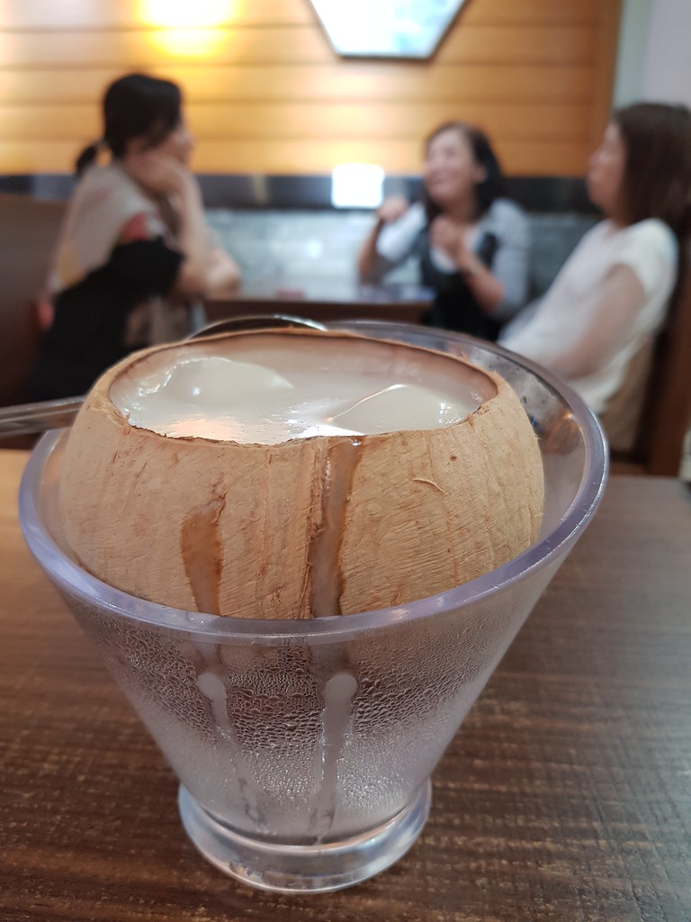 椰皇燉蛋白雙丸(芝麻湯丸+芋丸) Coconut Mochi Double (Steam Dumpling+Taro Mochi) $55 @ 御八甜品 九龍尖沙咀葚福利士道6号 G/F Humphrey Avenue Tsim Sha Tsui