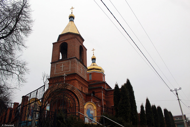 Свято-Покровська церква у мікрорайоні Лезневе