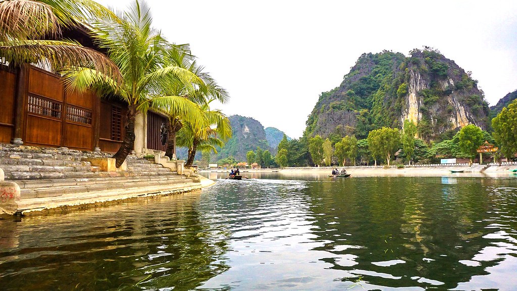 The start of the row boat tour in Tam Coc, Vietnam
