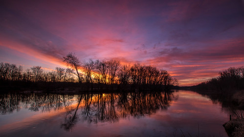 2018 march kevinpovenz westmichigan michigan grandriver grandravinesnorth water early morning sunrise reflection river red pink blue orange yellow canon7dmarkii sigma1020 tree cold morningsky
