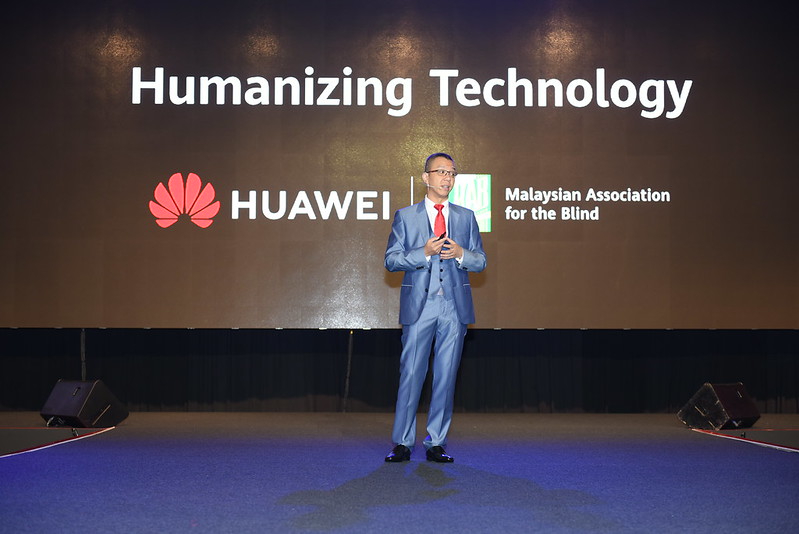 1. Matthew Ng, Deputry Country Director, Huawei Malaysia Presenting The Idea Of Humanising Technology
