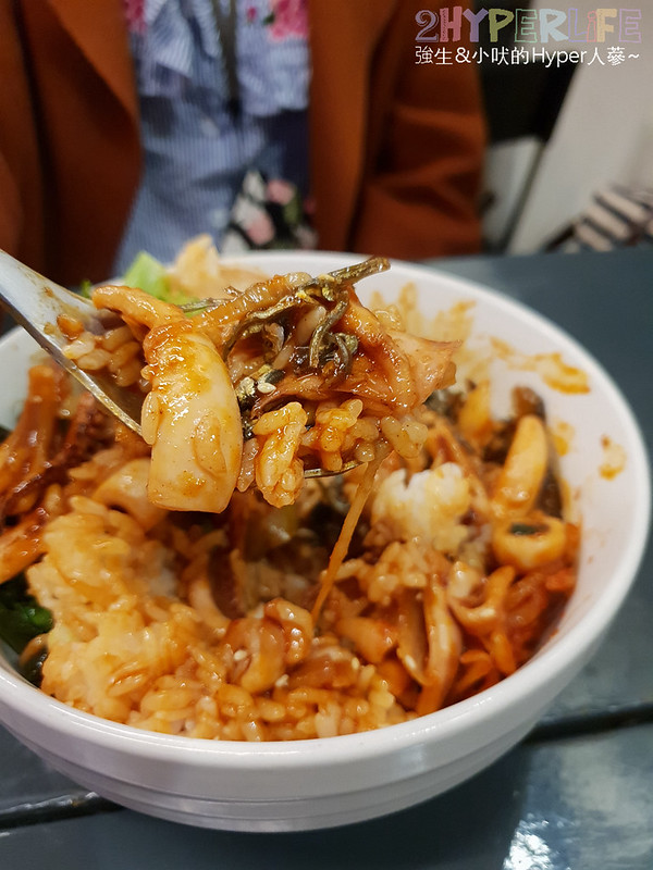 東東杯飯 | 台中韓國美食就在SOGO百貨附近巷弄，重口味朋友會喜歡，還有限量海苔牛肉年糕湯，道地韓國老闆娘味道用的很接近當地料理哦！ @強生與小吠的Hyper人蔘~