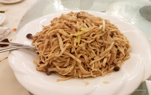  Mushroom Braised E-Fu Noodles
