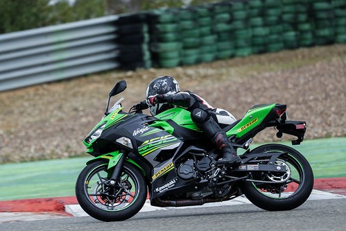 Test sur circuit des nouveaux pneus moto Dunlop SportSmart TT