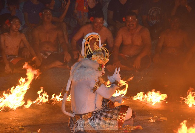 bali itinerary kecak and fire dance uluwatu temple