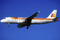 Iberia A320-214 EC-ICU BCN 29/12/2004