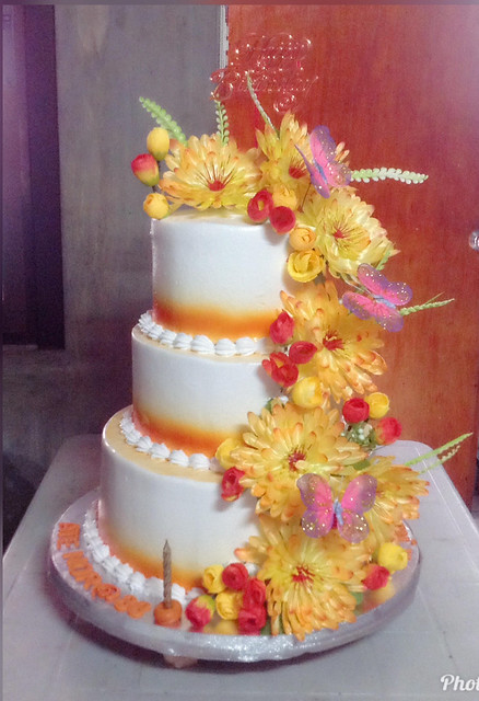 Floral Cake by Jocelyn Veluz of Ron-Ann sweets