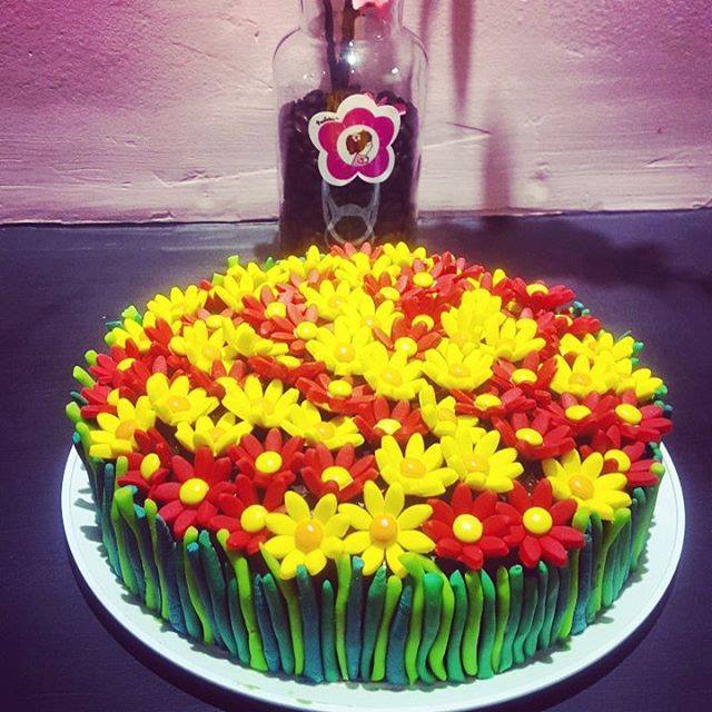 Floral Cake by Paoletas