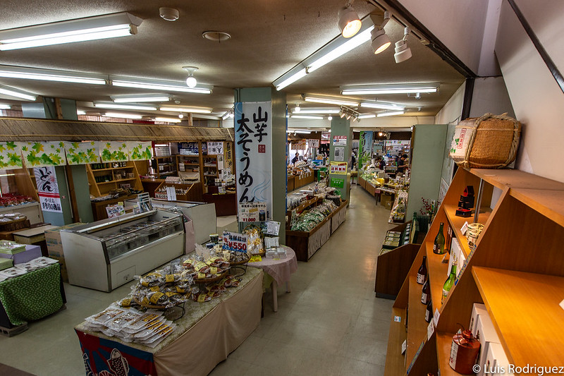 Tienda de la estación superior con muchos productos basados en aceite de oliva.