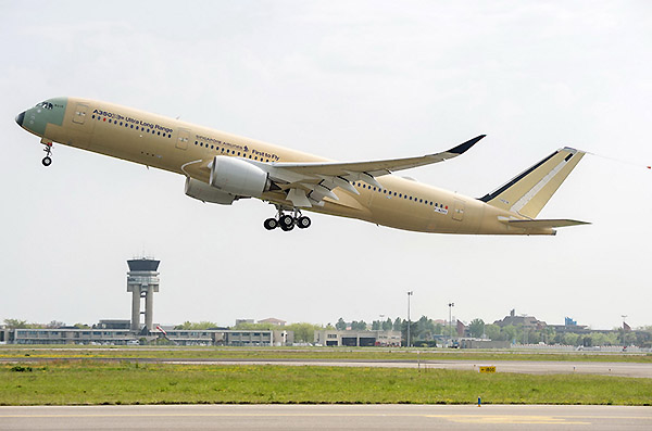 Airbus A350-900ULR first flight (Airbus)