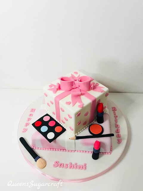 Cake from Queens Sugarcraft by Purni