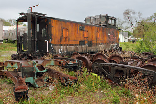 riogrande abandoned caboose 01483 fremont nebraska railroad ne formerriogrande trucks weeds