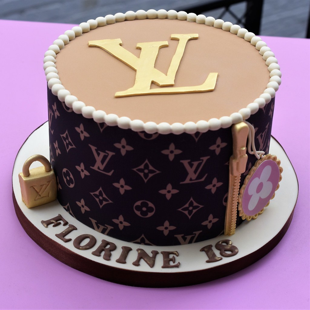 purse pattern cake  Louis vuitton cake, Patterned cake, Birthday cakes for  women