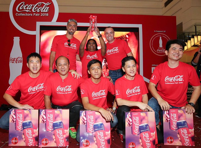 CEO Bottling Investment Group Singapore-Malaysia-Brunei, The Coca-Cola Company, Gareth McGeown (right_standing) with members of the Malaysian Coca-Cola Collectors Club