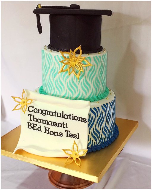 Graduation Themed Cake by Stunning Cakes