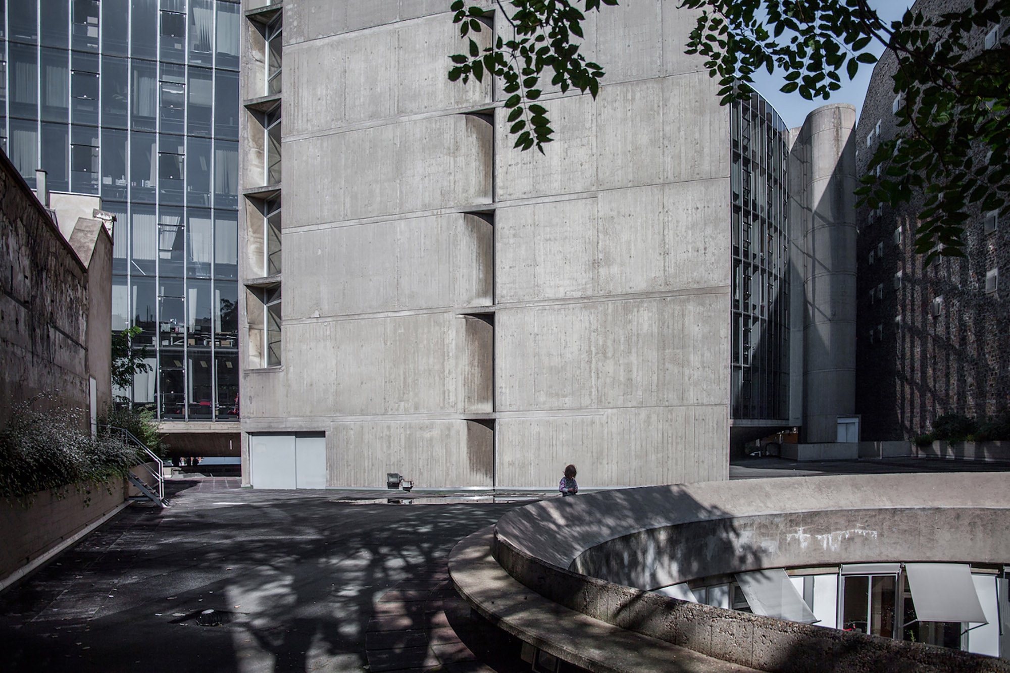 mm_French Communist Party Headquarters  design by Oscar Niemeyer_10
