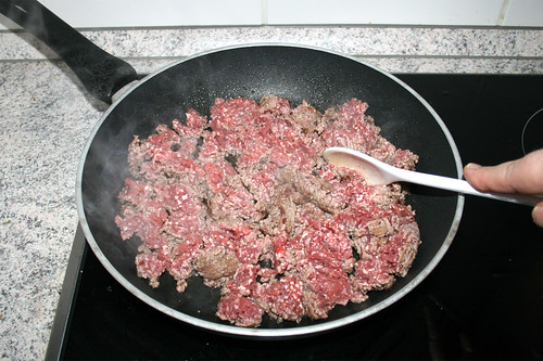 21 - Hackfleisch krümelig anbraten / Fry minced meat