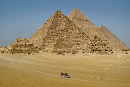 cairo egypt egipto africa middleeast mediooriente piramides pyramids viewing many muchas arquitectura architecture desert desierto turismo tourism aligment alineadas