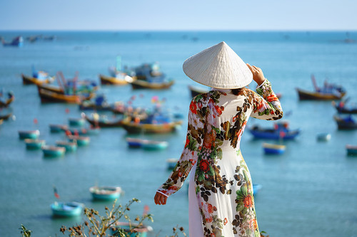 ao asia asian back background beach beautiful beauty behind boat boats coast concept conical culture dai day dress elegant female field fishing harbour hat icon lady mui nature ne ocean outdoor outdoors people person pretty rear standing summer tourism tourist travel unrecognizable vacation vietnam vietnamese view waiting water woman young thànhphốphanthiết bìnhthuận vn