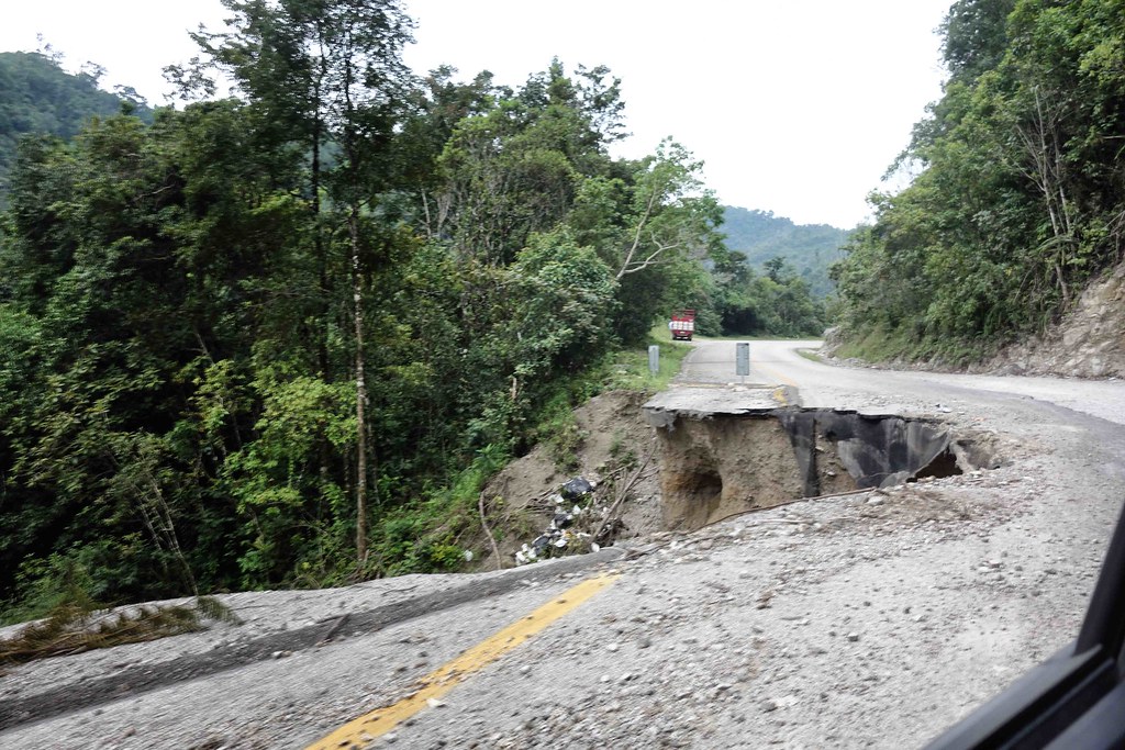 Chiapas - Road post hearthkaque 1
