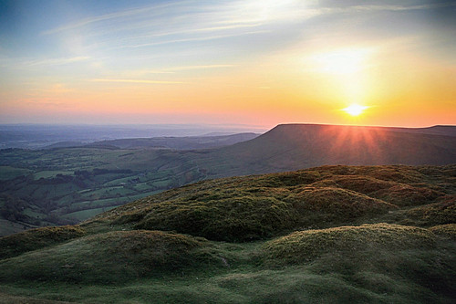 blackmountains breconbeacons nationalpark wales welsh southwales countryside rural nature scenic scenery outside outdoor landscape sun sunshine morning sunrise