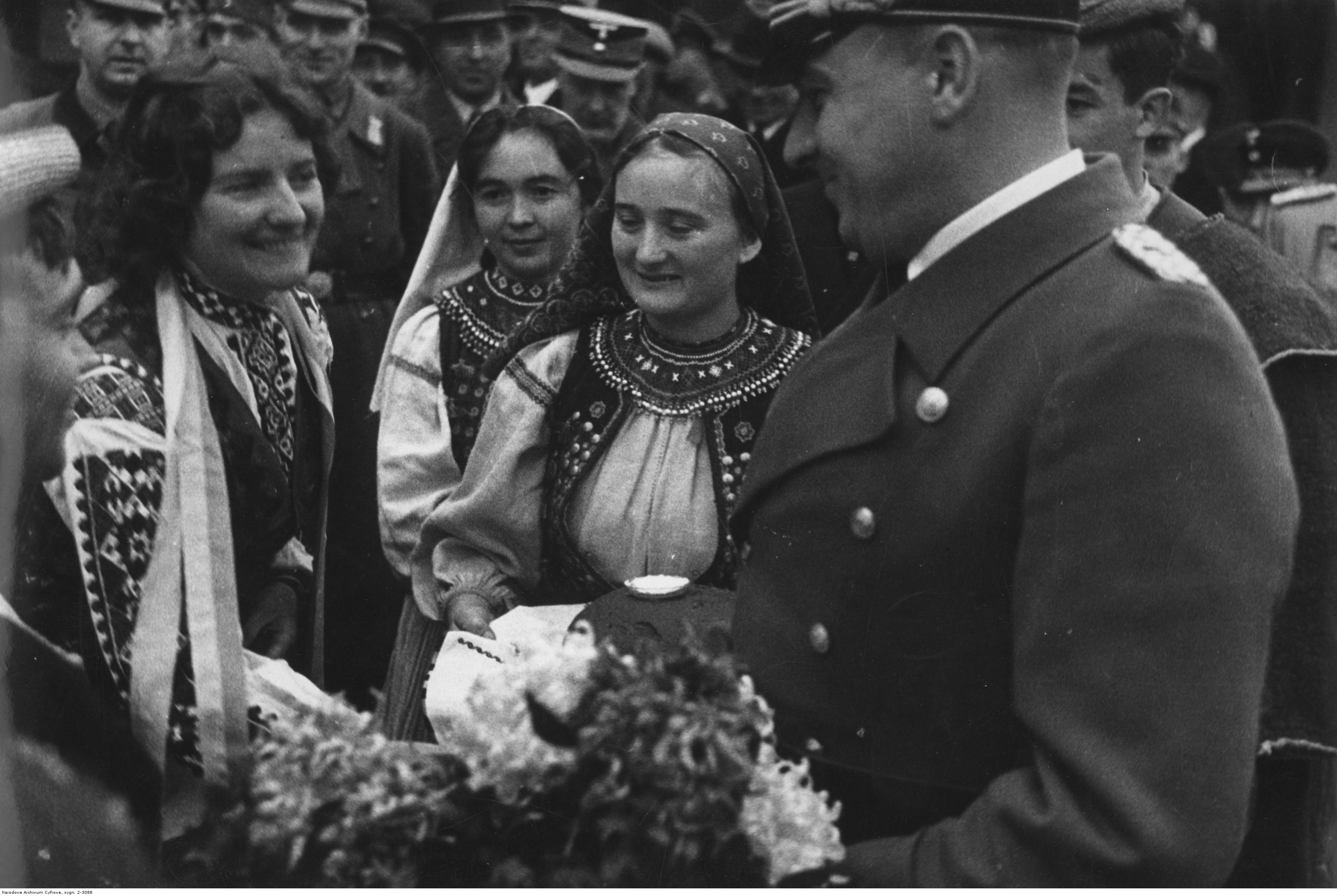 Западная Украина радостно встречает Германскую арми. 1941 г.