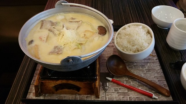 2018-May-20 Pearl Castle Cafe (Metrotown) - cheese milk seafood and pork hot pot
