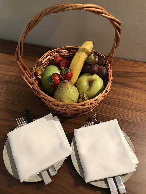 portugal 146 hotel fruit basket