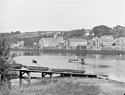 lawrenceroyals robertfrench williamlawrence lawrencecollection lawrencephotographicstudio thelawrencephotographcollection glassnegative nationallibraryofireland thequays newross cowexford thebarrow river tidal boats cruiser warehouses kilkenny countywexford newrossboatclub slipway