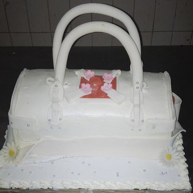 Handbag Cake by Cakes 'n' Bakes
