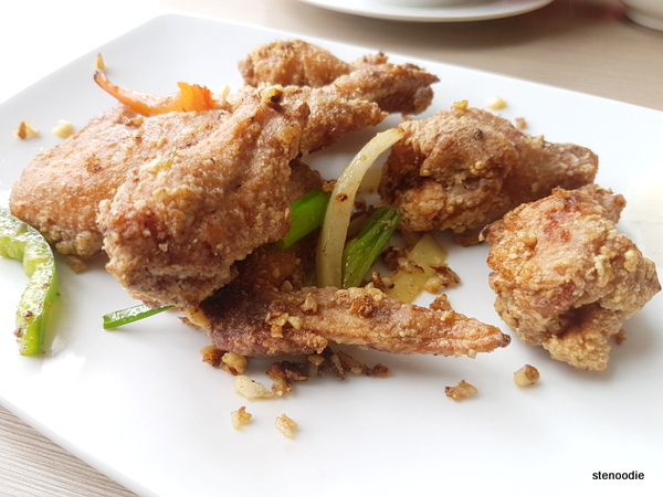 deep-fried chicken wings with butter sauce