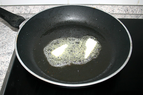 28 - Butter in Pfanne erhitzen / Melt butter in pan