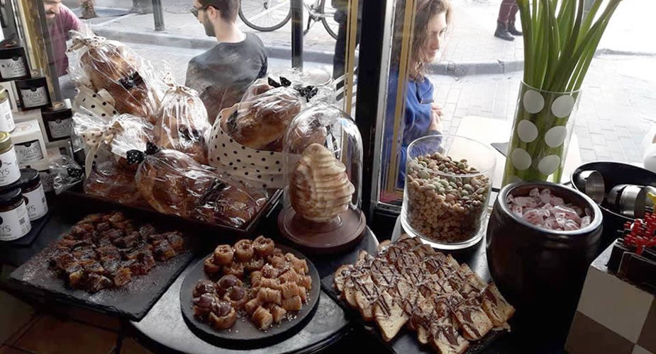 Uit eten in Athene, in de wijk Psirri (foto met dank aan Nancy's Sweet Home) | Mooistestedentrips.nl