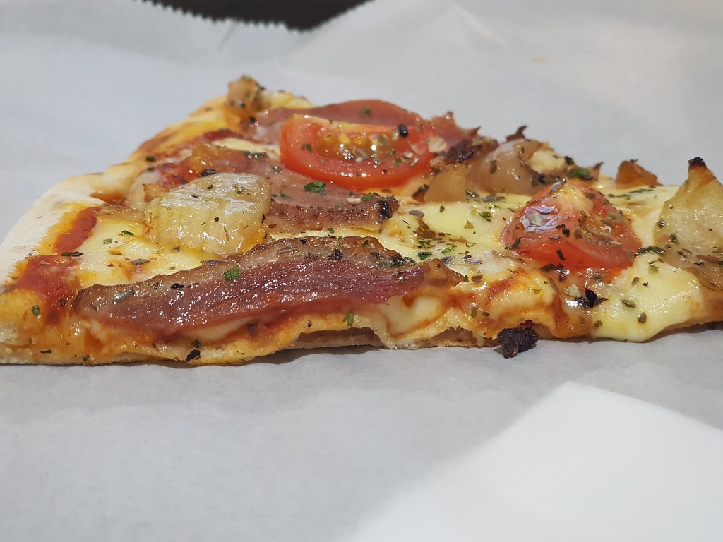 熏鴨胸肉披萨 Smoked Duck Breast Pizza $6.50 @ Fusion Italiano at Damen USJ 1