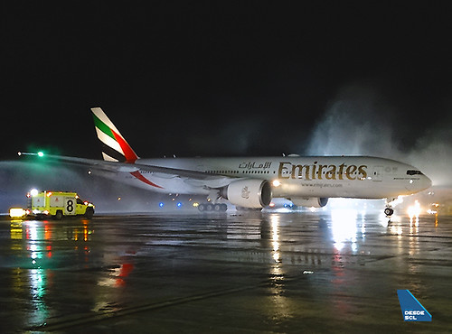 Emirates B777-200LR water salute SCL (RD)