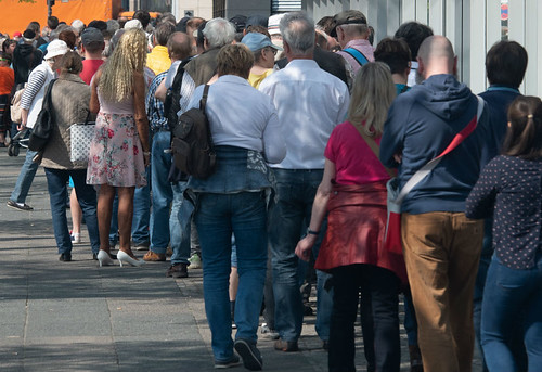 Germans Line Up to Buy Special Euro Coin
