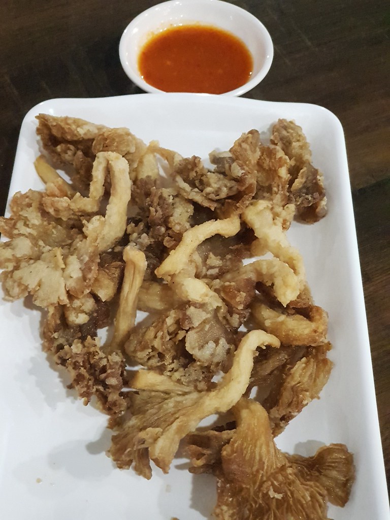 炸鲍鱼菇 Fried Abalone Mushroom $5.90 @ 妈宝蔬食馆 Mable Vege Restaurant USJ9