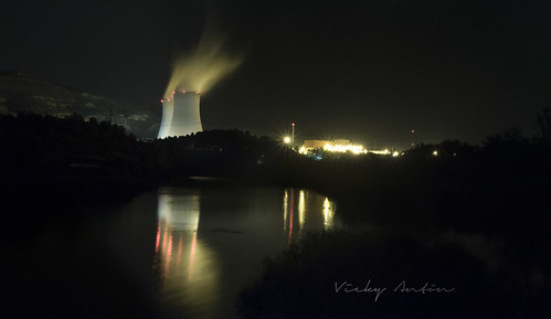 central nuclear cofrentes valencia comunidadvalenciana night nocturna nubes reflejos reflections reflexes