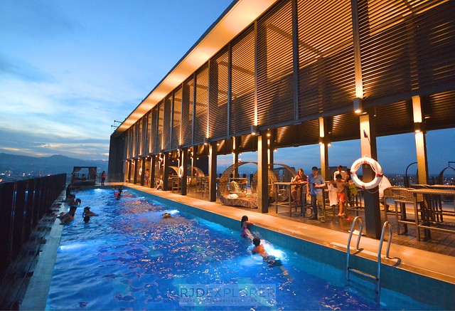 bai hotel cebu infinity pool