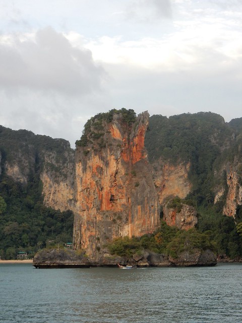 Rumbo a Ao Nang: navegando entre gigantes de roca - TAILANDIA POR LIBRE: TEMPLOS, ISLAS Y PLAYAS (23)