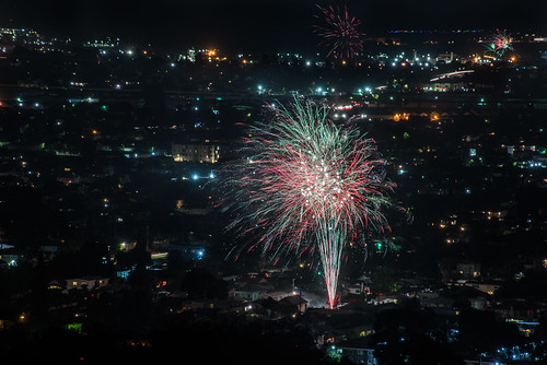 bayarea eastbay 4thofjuly holiday night black color summer nikon d810 boury pbo31 california fireworks 2018 independenceday pyrotechnics over view kingestateopenspace eastmont oakland alamedacounty illegal rooftops