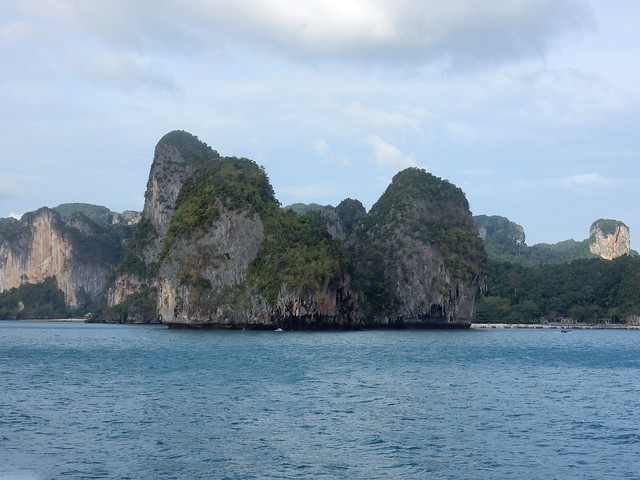 Rumbo a Ao Nang: navegando entre gigantes de roca - TAILANDIA POR LIBRE: TEMPLOS, ISLAS Y PLAYAS (18)
