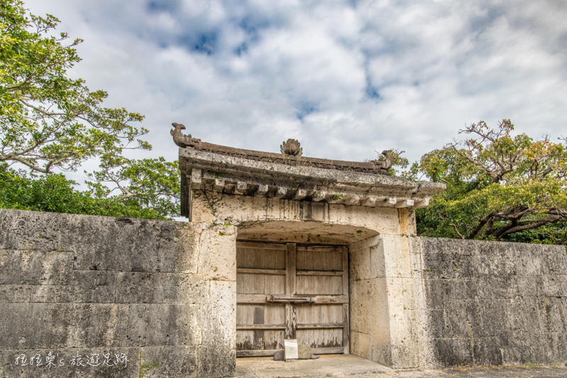 日本沖繩首里城公園，走進朱紅色的都城宮殿，漫步於城牆、城門、廣場間，尋訪那段琉球王國的興衰歷史