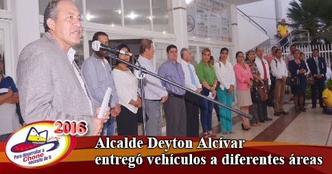 Alcalde Deyton Alcívar entregó vehículos a diferentes áreas
