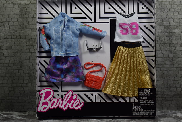 2017 Barbie Fashion FKT38
