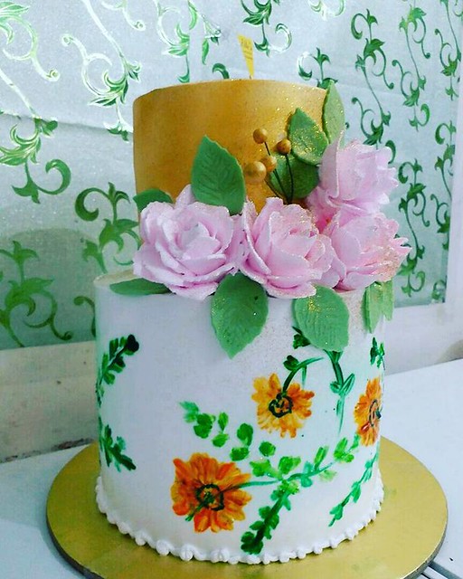 Cake by Elle's Cakes & Bakes