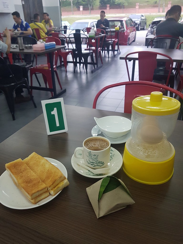面包蛋"参" Breakfast Cham set $5.90 & 马来椰酱饭 Nasi Lemak $1.60 @ 余记 Yu Ji Noodle House.at Subang High Tech Shah Alam