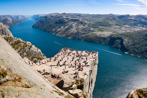 people pulpit rock preikestolen prekestolen nature natur wideangle fisheye view landscape landschaft fjord norway